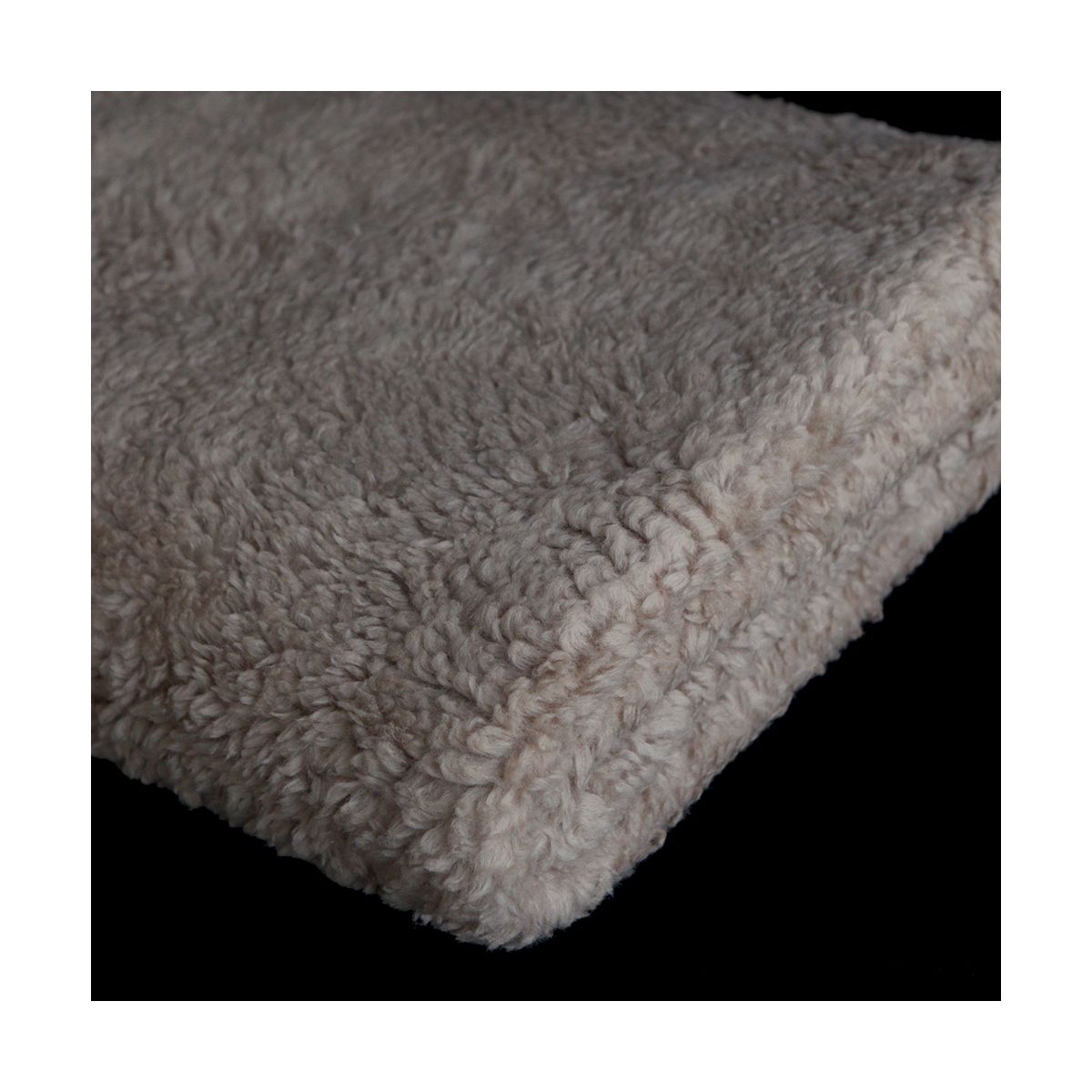 Colby - Fausse fourrure / Moumoute / Sherpa de coton taupe clair Colby - Fausse fourrure / Moumoute / Sherpa de coton taupe clair