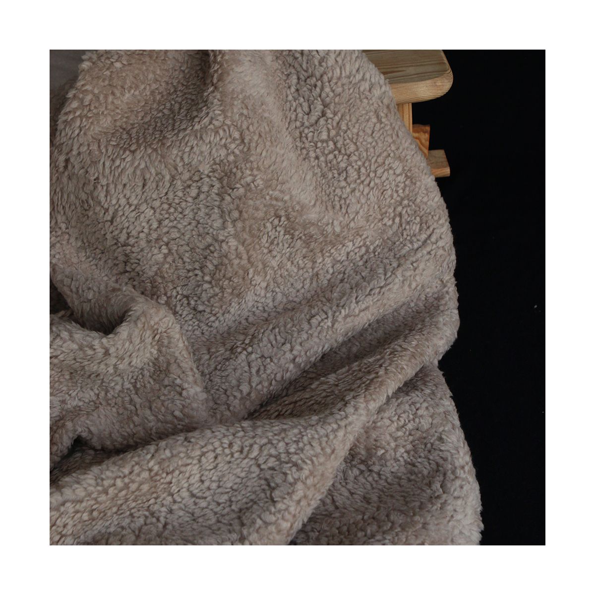 Colby - Fausse fourrure / Moumoute / Sherpa de coton taupe clair Colby - Fausse fourrure / Moumoute / Sherpa de coton taupe clair
