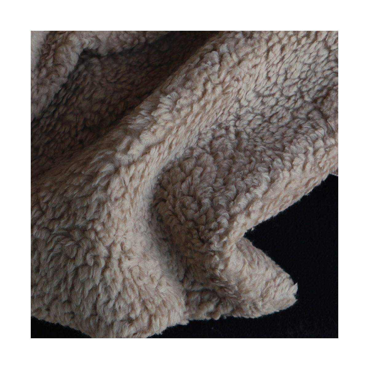 Colby - Fausse fourrure / Moumoute / Sherpa de coton taupe clair Colby - Fausse fourrure / Moumoute / Sherpa de coton taupe clair