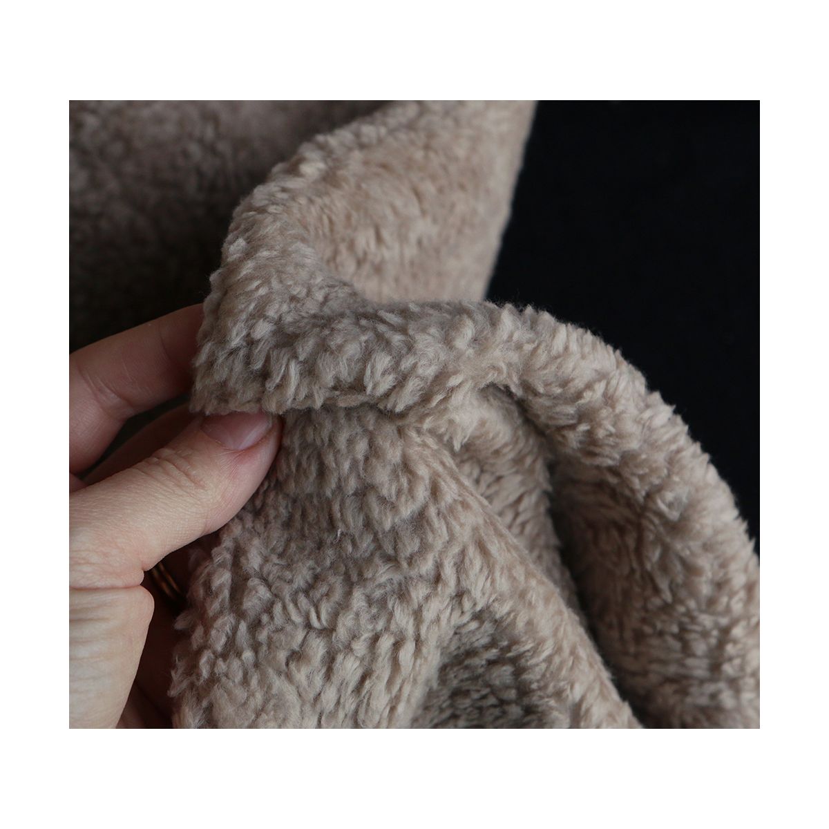 Colby - Fausse fourrure / Moumoute / Sherpa de coton taupe clair Colby - Fausse fourrure / Moumoute / Sherpa de coton taupe clair