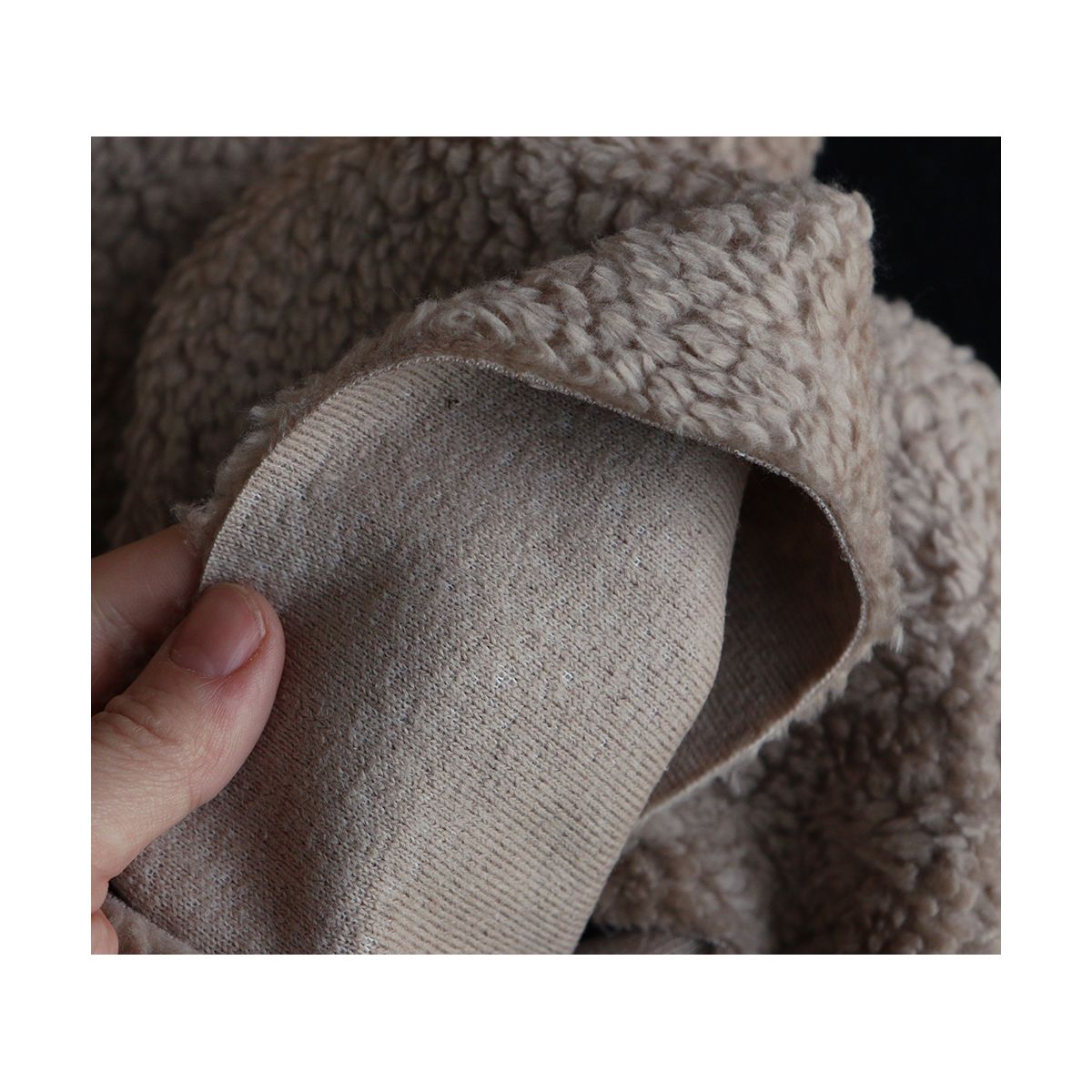Colby - Fausse fourrure / Moumoute / Sherpa de coton taupe clair Colby - Fausse fourrure / Moumoute / Sherpa de coton taupe clair