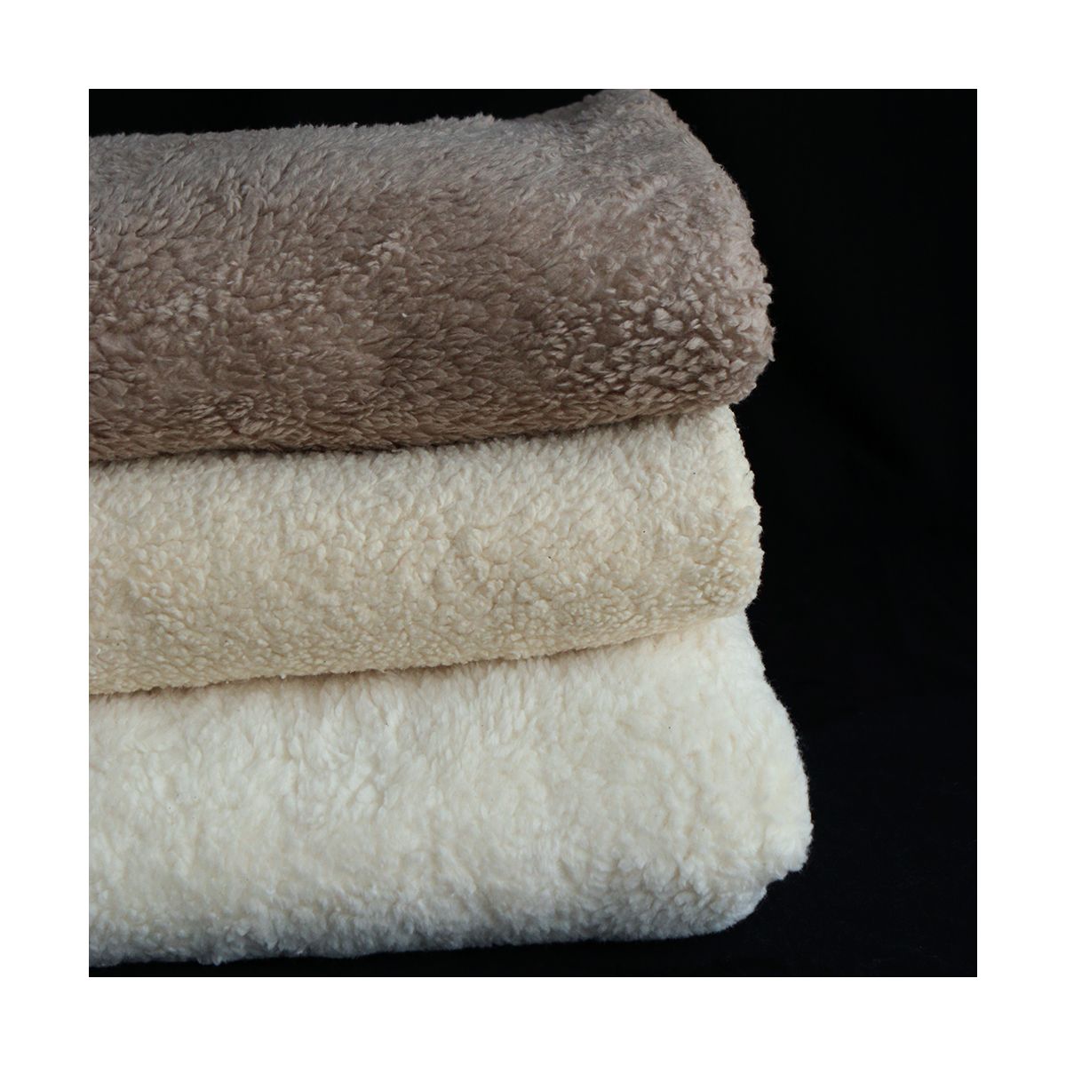 Colby - Fausse fourrure / Moumoute / Sherpa de coton taupe clair Colby - Fausse fourrure / Moumoute / Sherpa de coton taupe clair