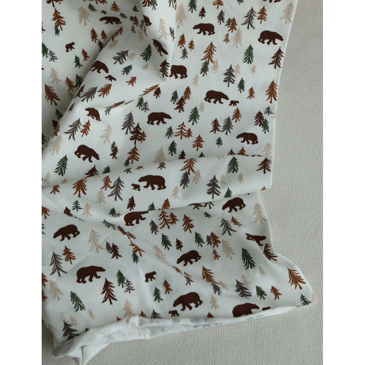 Jersey coton à motif forêt ours brun