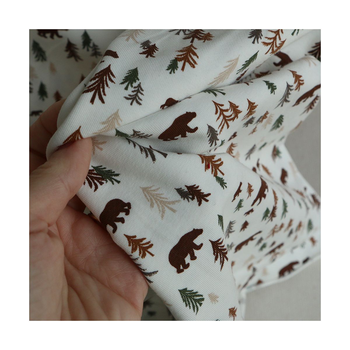 Jersey coton à motif forêt ours brun