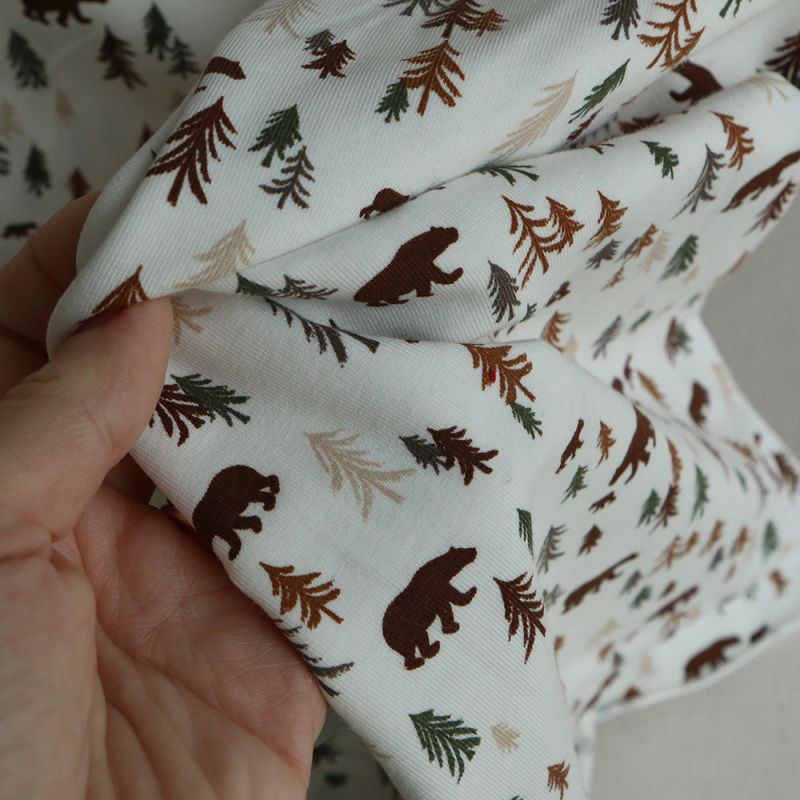 Jersey coton à motif forêt ours brun