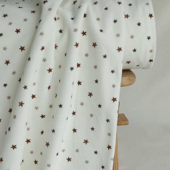 Stars - Velours de coton Nicky fond blanc lait motif étoiles marron