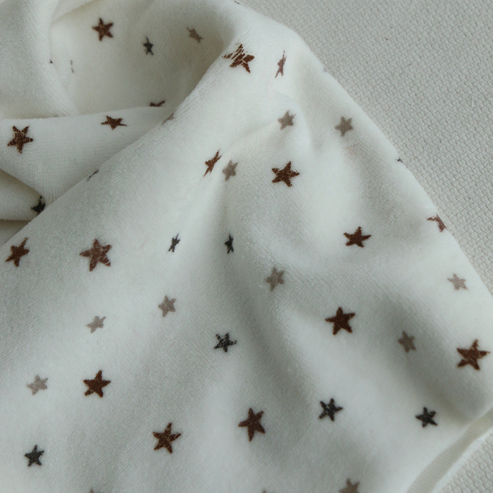 Stars - Velours de coton Nicky fond blanc lait motif étoiles marron