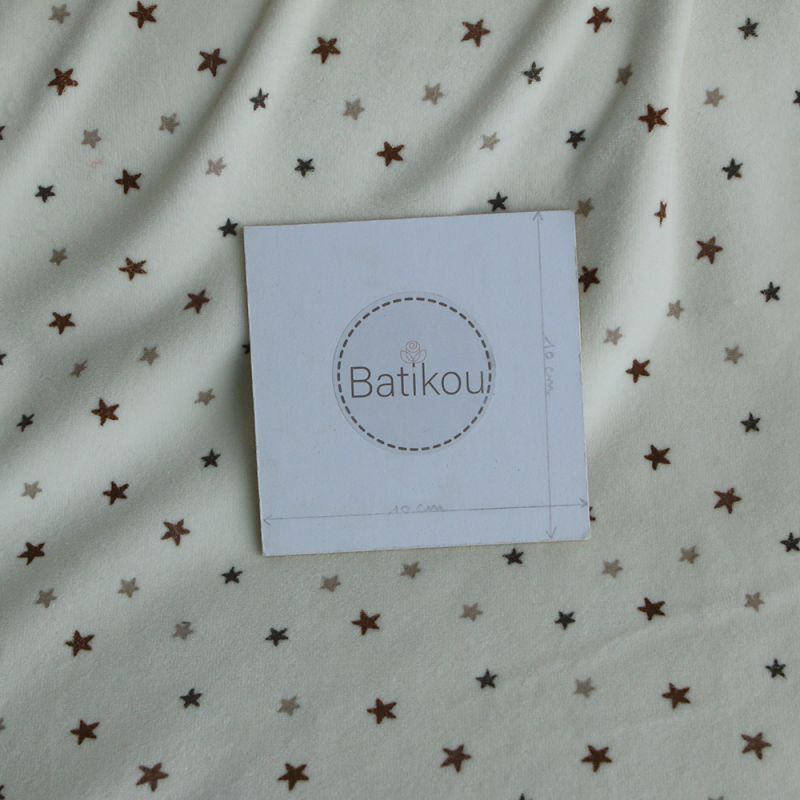 Stars - Velours de coton Nicky fond blanc lait motif étoiles marron