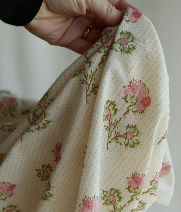 Karishma rose B- Tissu indien en coton imprimé main Hand Block Artisanal