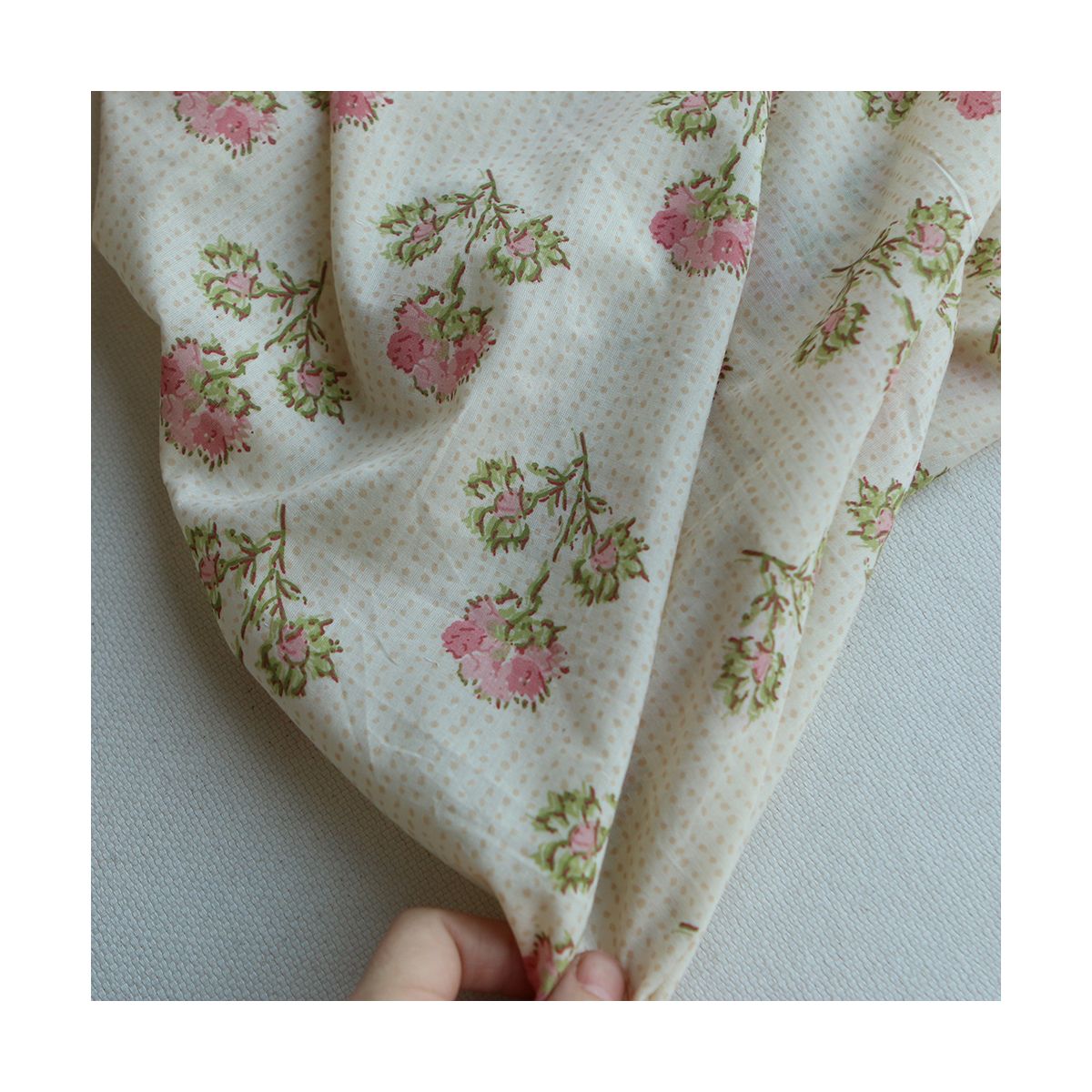 Karishma rose B- Tissu indien en coton imprimé main Hand Block Artisanal Karishma rose B- Tissu indien en coton imprimé main Hand Block Artisanal