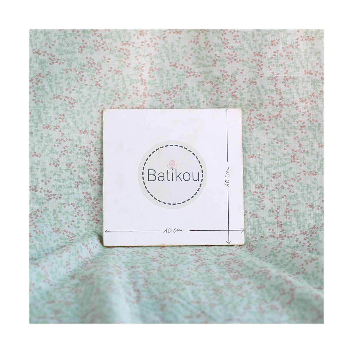 Evie - Batiste de coton SILKYNE à imprimé petit fleuri vert doux