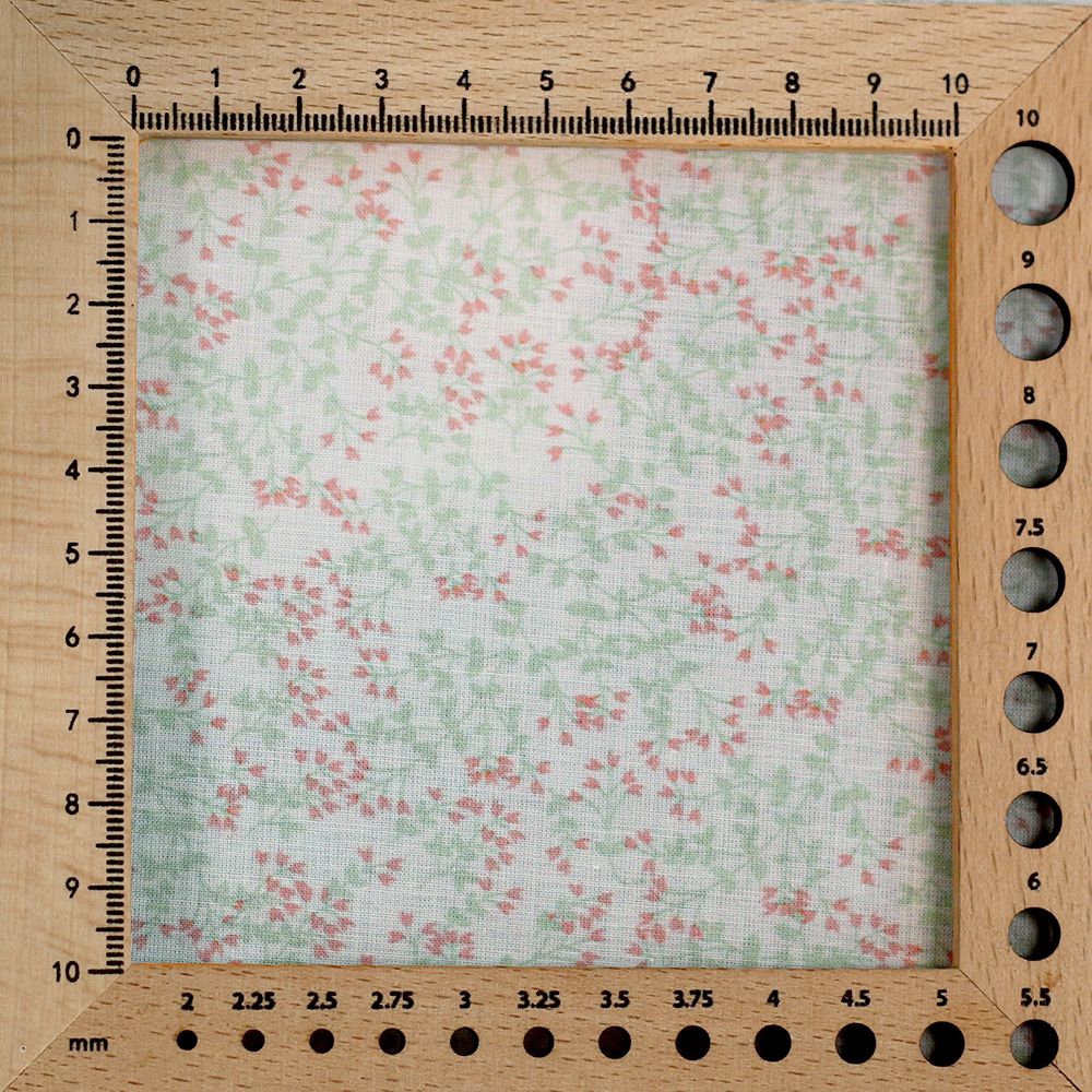 Evie - Batiste de coton SILKYNE à imprimé petit fleuri vert doux