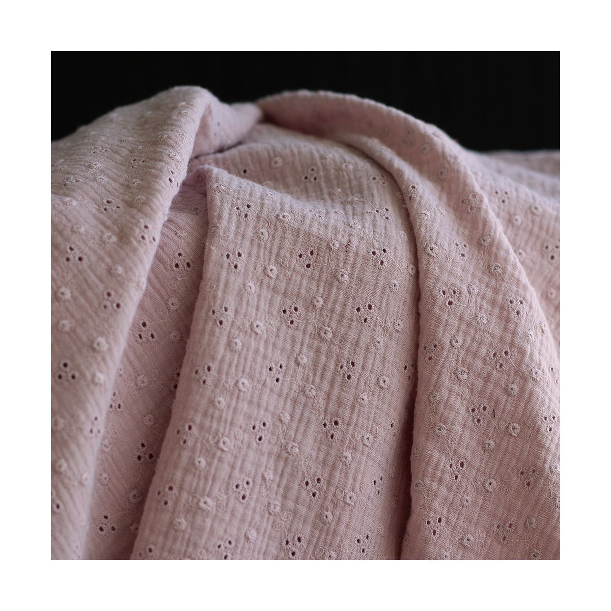 Adèle - Double gaze de coton brodée coloris rose pétale Adèle - Double gaze de coton brodée coloris rose pétale
