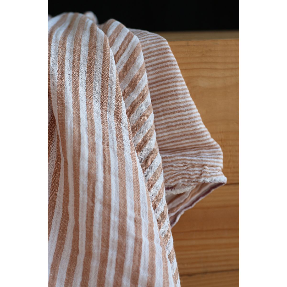 Double gaze de coton réversible rayures caramel Double gaze de coton réversible rayures caramel