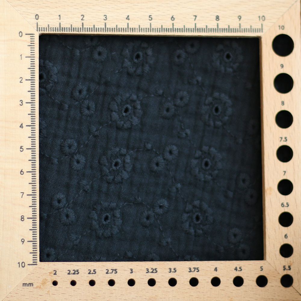 Double gaze de coton Suzy brodée coloris noir