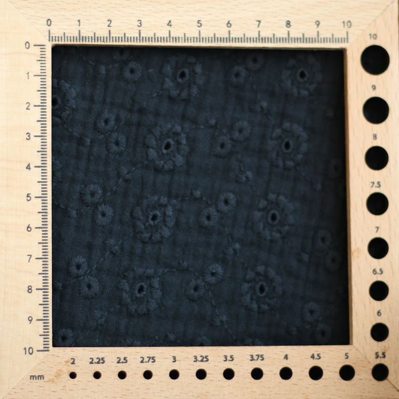 Double gaze de coton Suzy brodée coloris noir