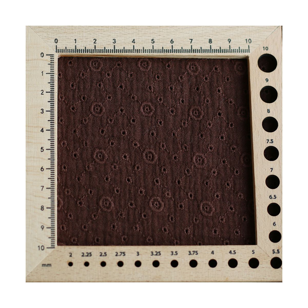 Double gaze de coton Suzy brodée coloris marron Double gaze de coton Suzy brodée coloris marron