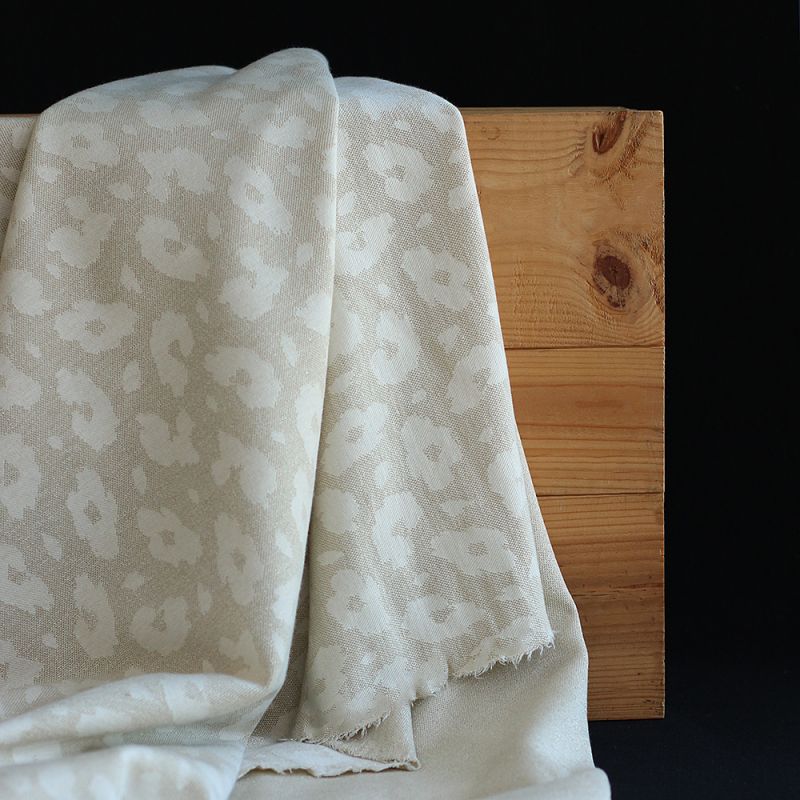 Jersey jacquard à motif graou ton sur ton écru doré