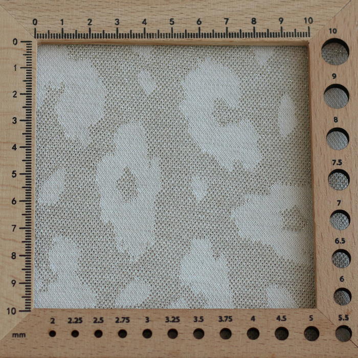 Jersey jacquard à motif graou ton sur ton écru doré