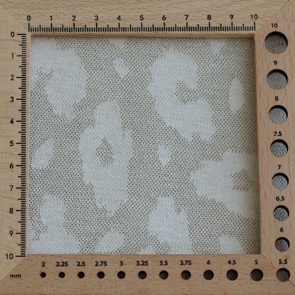 Jersey jacquard à motif graou ton sur ton écru doré