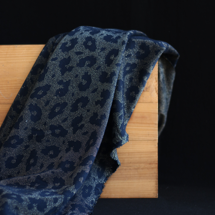 Jersey jacquard à motif graou ton sur ton bleu marine doré