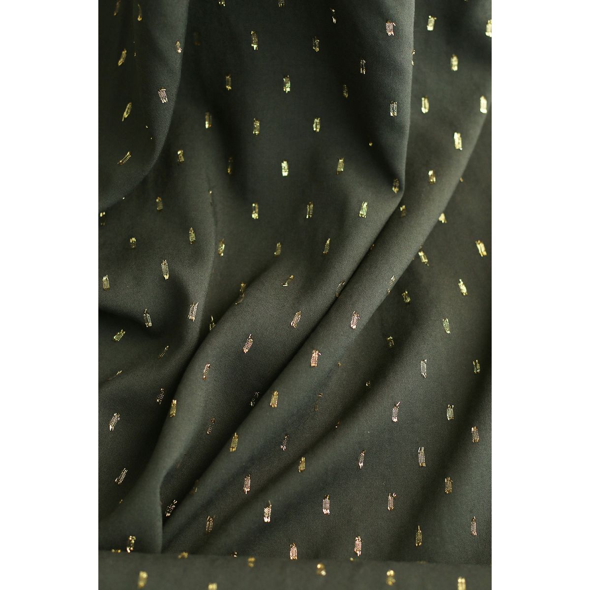 Viscose uni plumetis doré coloris vert kaki Viscose uni plumetis doré coloris vert kaki