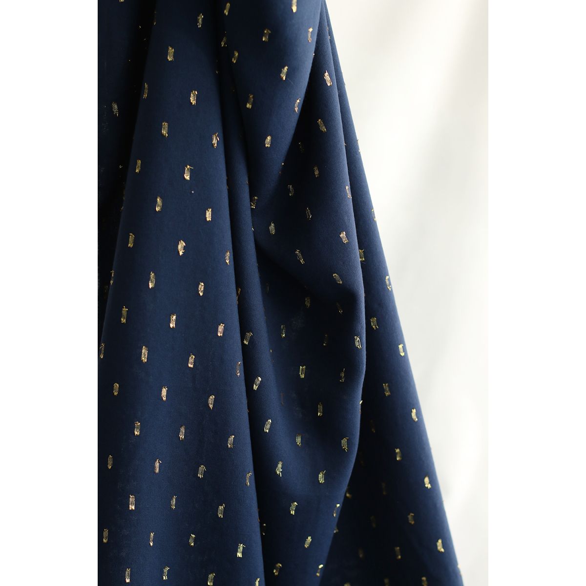 Viscose uni plumetis doré coloris bleu marine