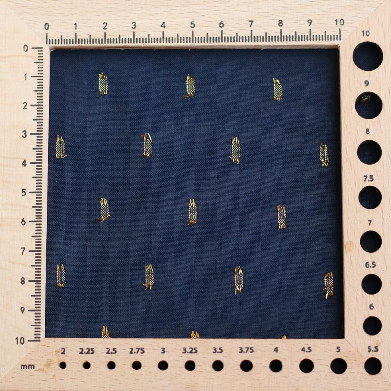 Viscose uni plumetis doré coloris bleu marine