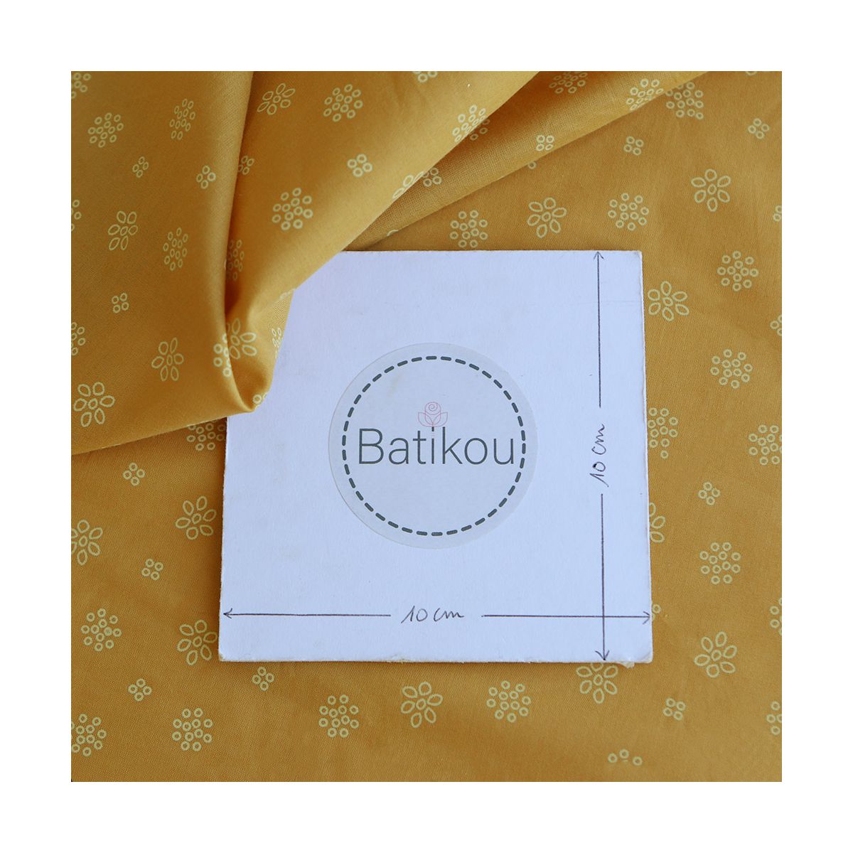 Frou-frou / Batiste de coton imprimé petits motifs fond moutarde Frou-frou / Batiste de coton imprimé petits motifs fond moutarde