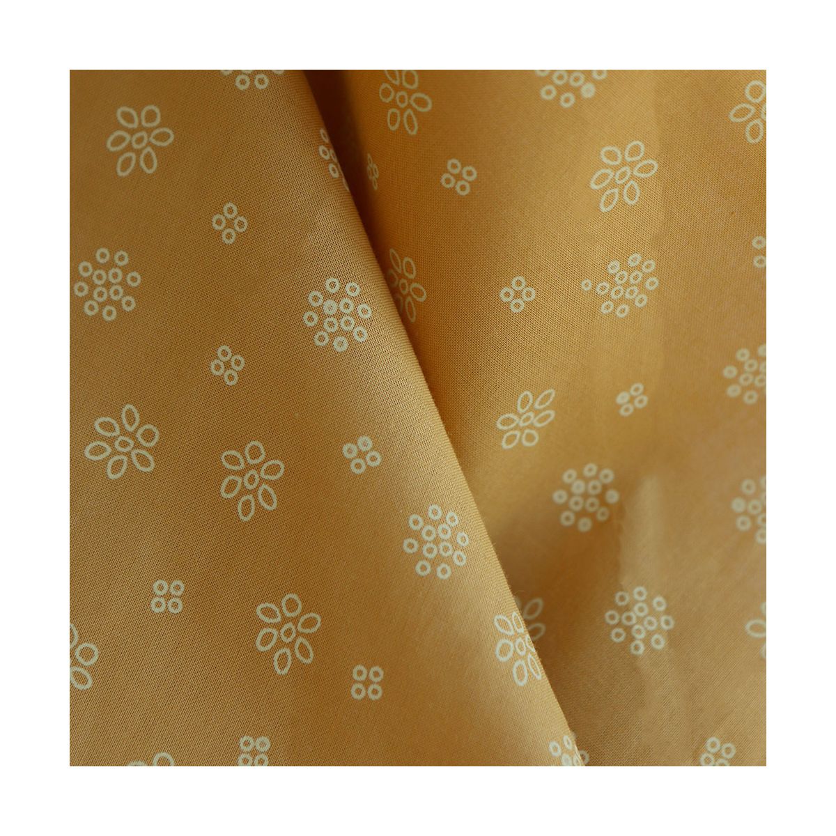 Frou-frou / Batiste de coton imprimé petits motifs fond moutarde Frou-frou / Batiste de coton imprimé petits motifs fond moutarde
