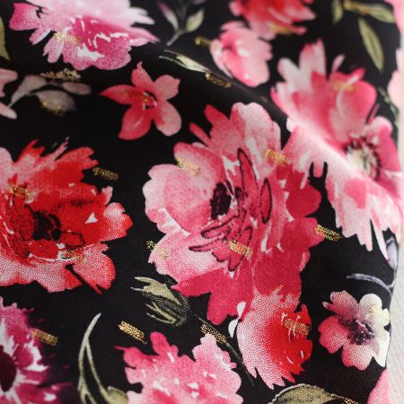 Malia - Viscose plumetis lurex fleuri noir et rose Malia - Viscose plumetis lurex fleuri noir et rose