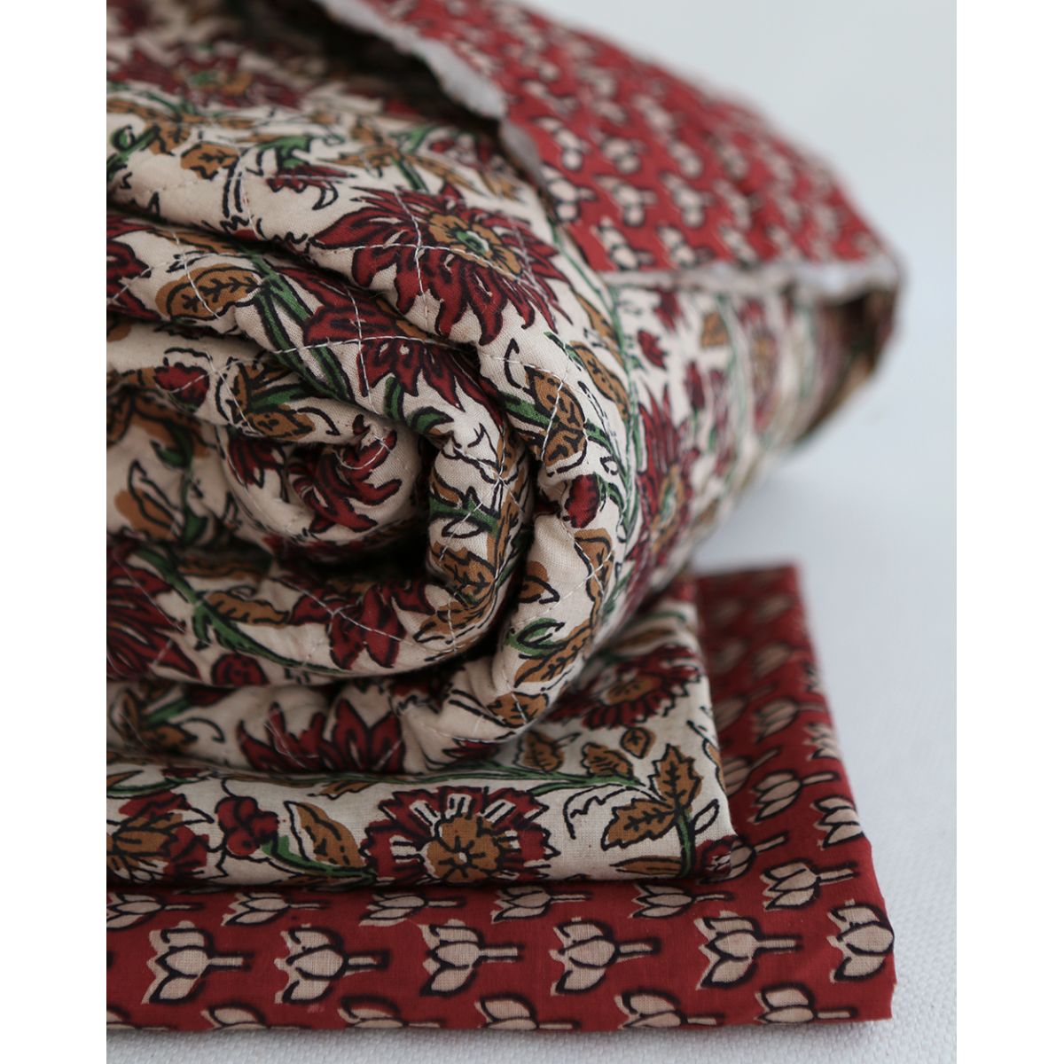 Mira - Tissu indien matelassé double face coton hand block teal largeur 100cm Mira - Tissu indien matelassé double face coton hand block teal largeur 100cm