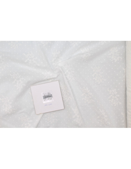 Broderie anglaise plumetis de coton coloris ivoire