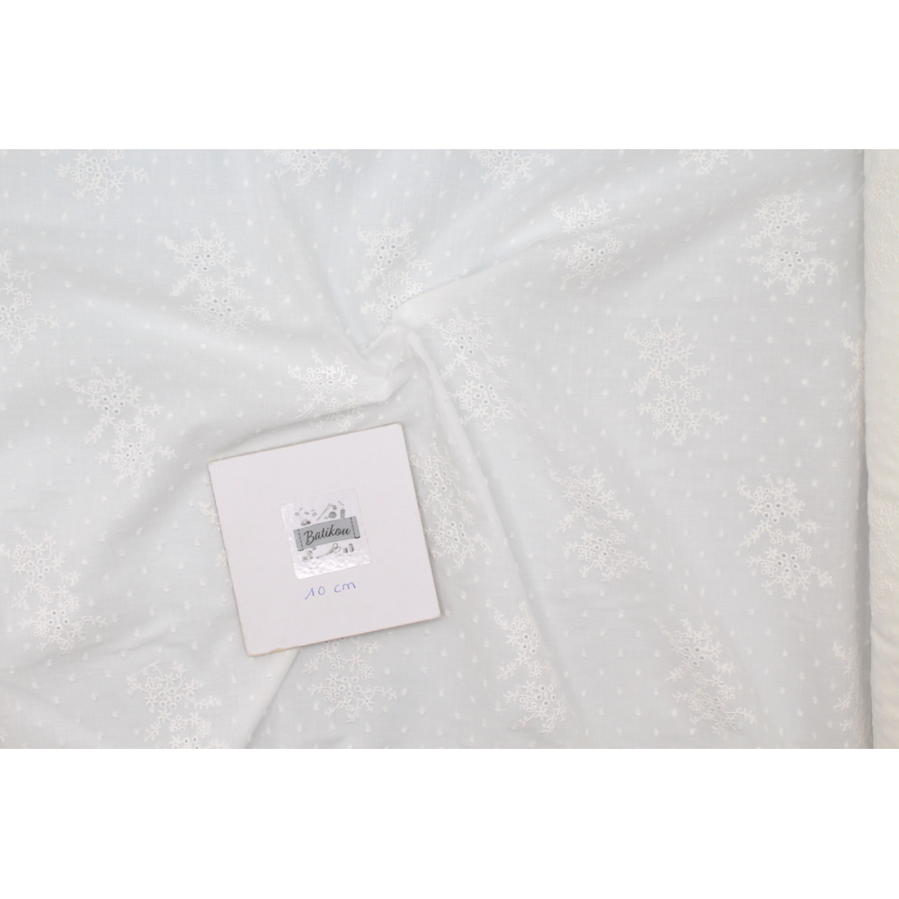 Broderie anglaise plumetis de coton coloris ivoire