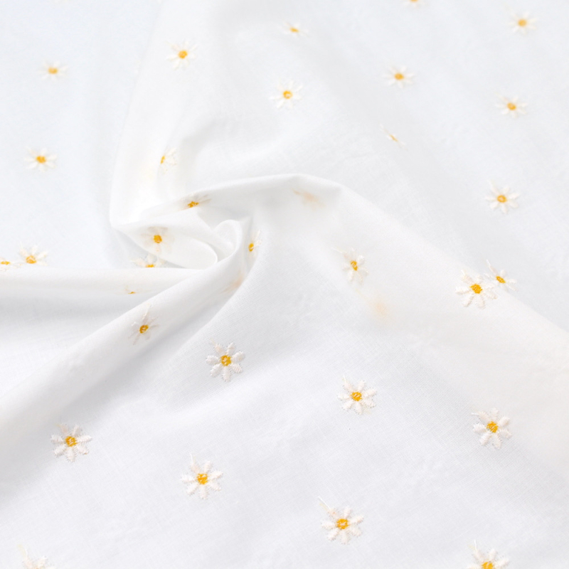 Voile de coton BIO broderies pâquerettes