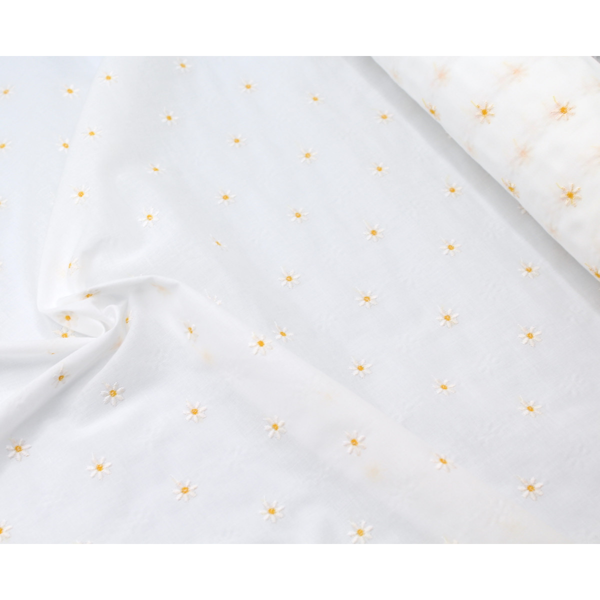 Voile de coton BIO broderies pâquerettes Voile de coton BIO broderies pâquerettes