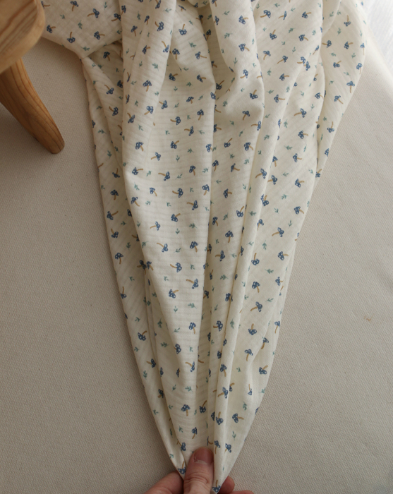 Mario - Seersucker / Coton gaufré doux fond écru champignons bleus