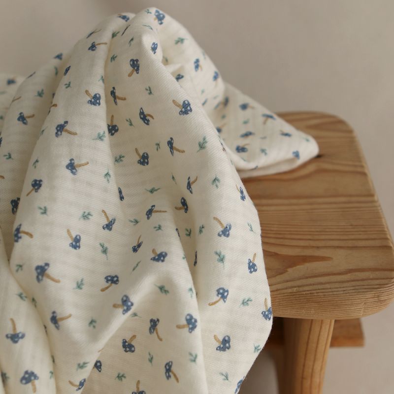 Mario - Seersucker / Coton gaufré doux fond écru champignons bleus