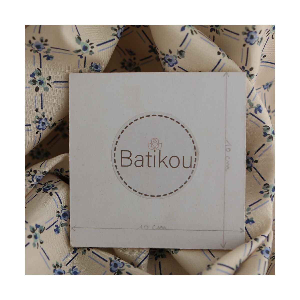 Ella - Popeline de coton douce qualité SWEET écru motif bleu