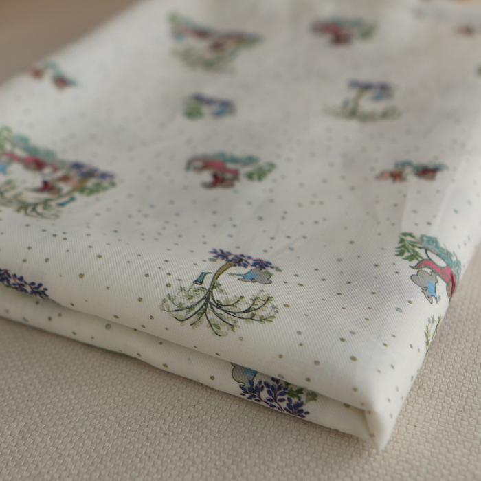 Panache - Tissu sergé de coton organique fin imprimé petits écureuils