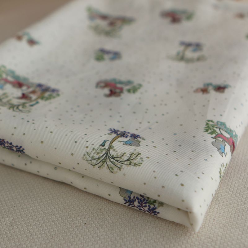 Panache - Tissu sergé de coton organique fin imprimé petits écureuils