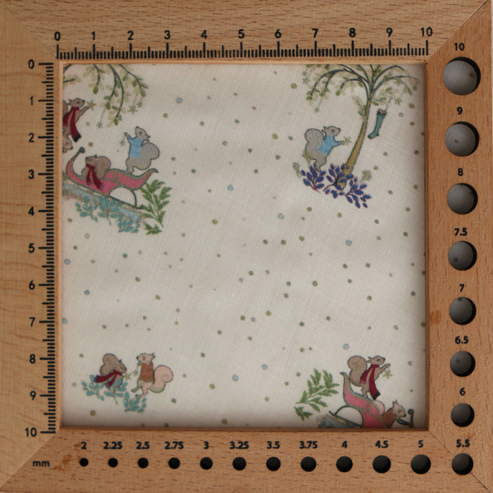 Panache - Tissu sergé de coton organique fin imprimé petits écureuils