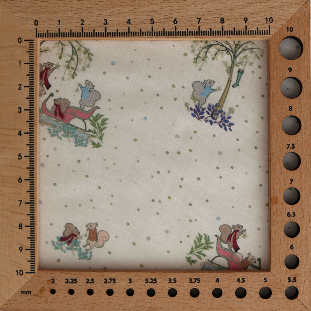 Panache - Tissu sergé de coton organique fin imprimé petits écureuils