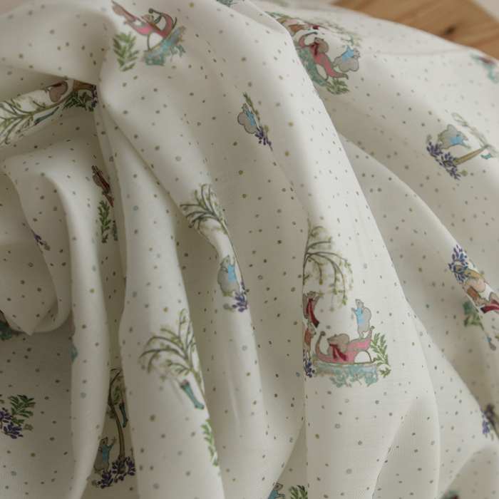 Panache - Tissu sergé de coton organique fin imprimé petits écureuils