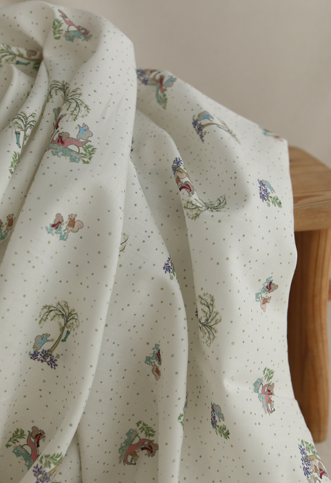 Panache - Tissu sergé de coton organique fin imprimé petits écureuils