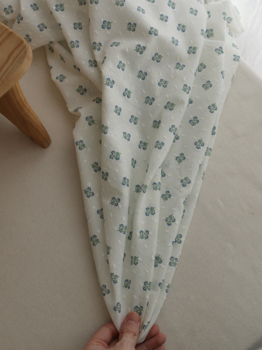 Hazel - Plumetis de coton imprimé fleuri bleu et vert