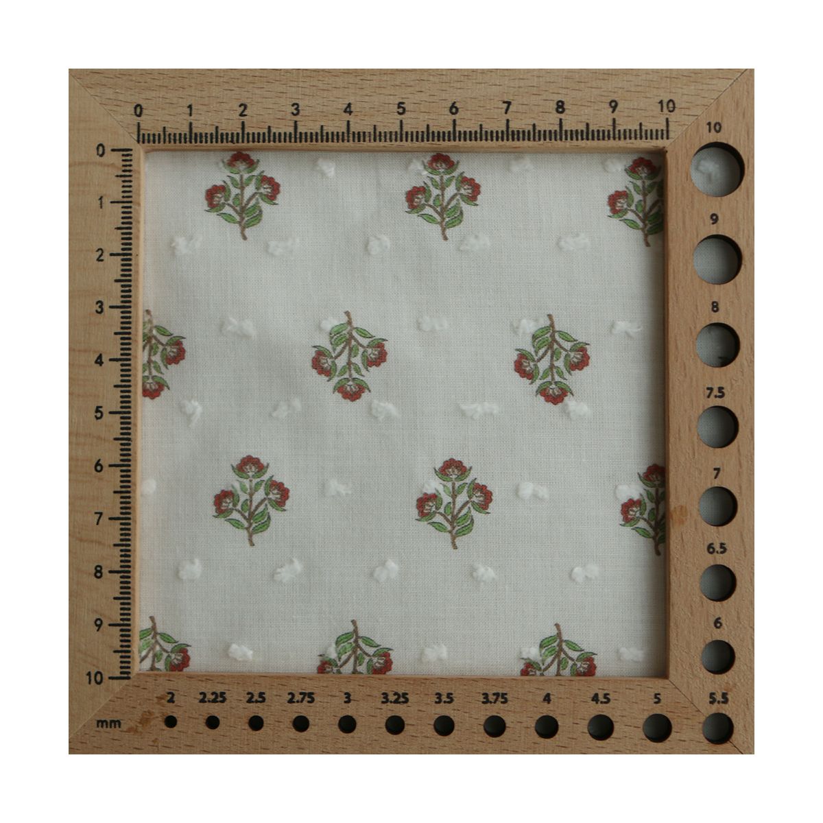 Hazel - Plumetis de coton imprimé fleuri vert et rouge Hazel - Plumetis de coton imprimé fleuri vert et rouge
