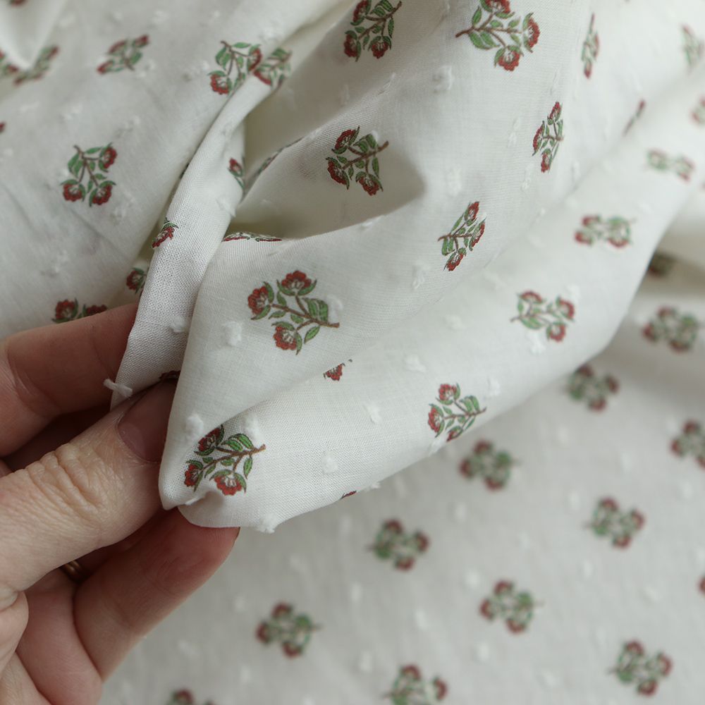 Hazel - Plumetis de coton imprimé fleuri vert et rouge