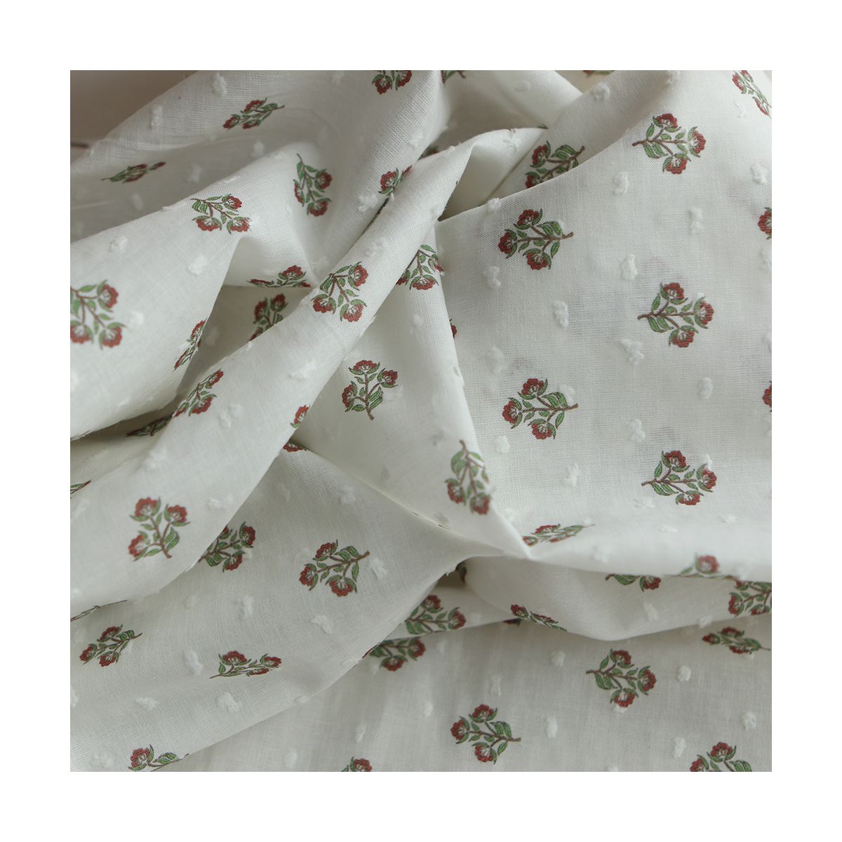 Hazel - Plumetis de coton imprimé fleuri vert et rouge Hazel - Plumetis de coton imprimé fleuri vert et rouge