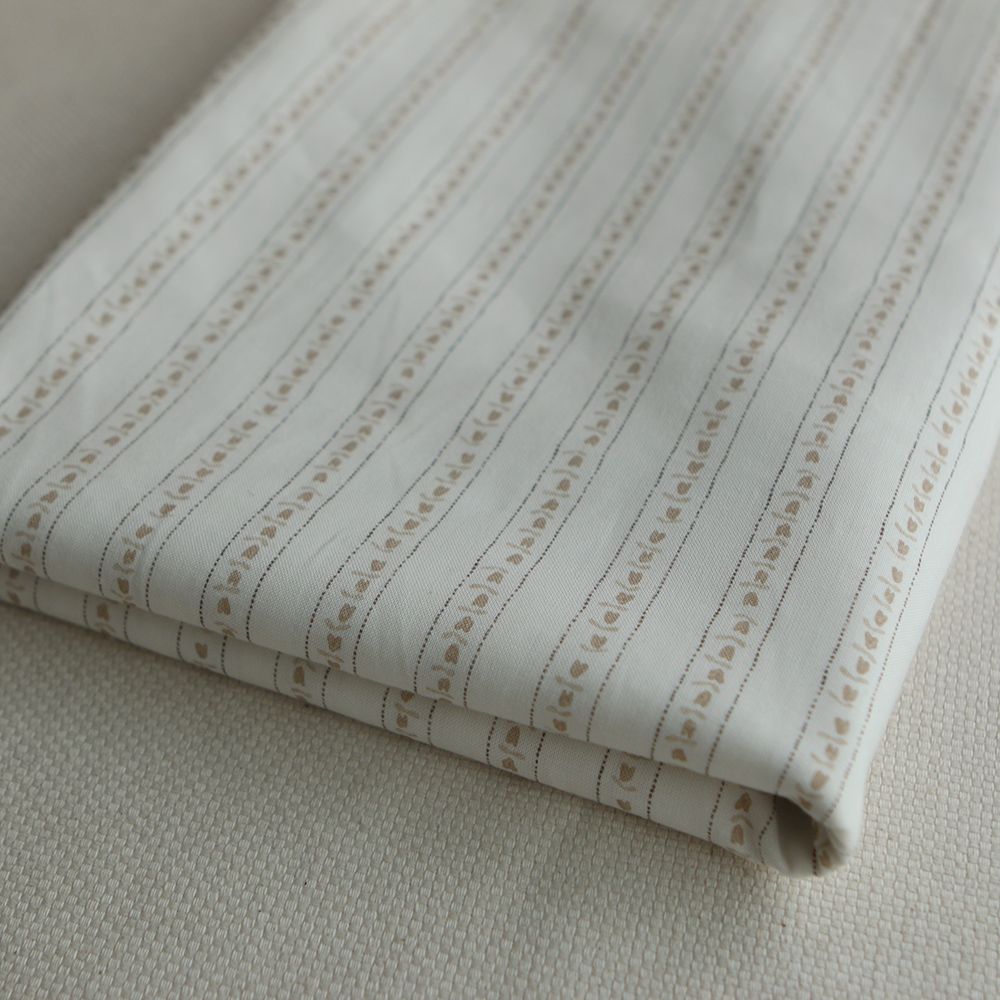 Alexine - Popeline de coton douce qualité SWEET lait rayures à minis coeurs